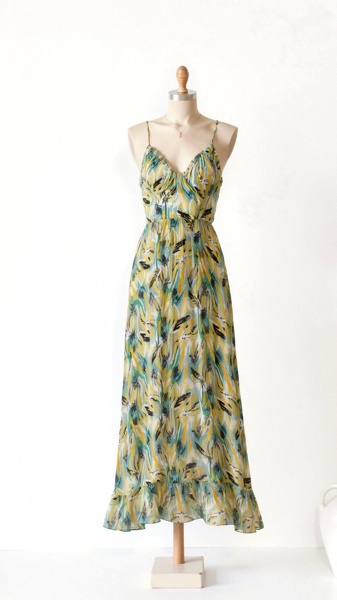 https://cdn.shopify.com/s/files/1/0806/5564/7050/files/muller-mode-hanne-armelloses-kleid-mit-blumendruck-fruhlingsmode-kleider-190108.jpg?v=1736675952