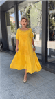 Elegante Midi Jurk Met Verfijnde Pasvorm