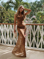 https://cdn.shopify.com/s/files/1/0806/5564/7050/files/muller-mode-porsha-maxikleid-leopardenmuster-kleider-366920.jpg?v=1736679955